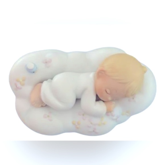 Precious Moments Safe In The Arms Of Jesus - Picture 2 of 5